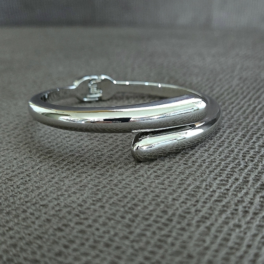 House🏠 of Harlow 1960 Silver🤍 Bypass Cuff Bracelet - NWT - Picture 6 of 16